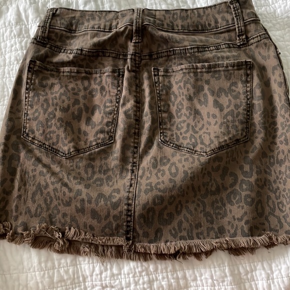 Leopard print juniors mini jean skirt - Picture 2 of 3